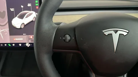 TESLA MODEL Y RWD Auto