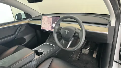 TESLA MODEL Y RWD Auto