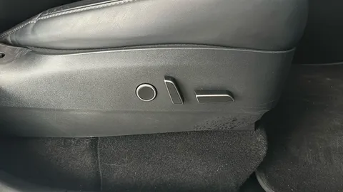 TESLA MODEL Y RWD Auto