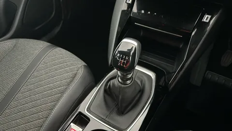 PEUGEOT 2008 1.2 PureTech 130 Allure