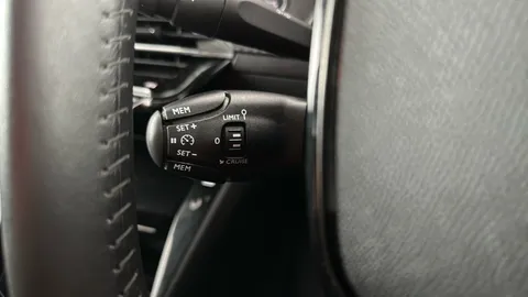 PEUGEOT 2008 1.2 PureTech 130 Allure