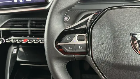 PEUGEOT 2008 1.2 PureTech 130 Allure