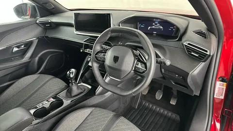 PEUGEOT 2008 1.2 PureTech 130 Allure