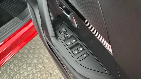 PEUGEOT 2008 1.2 PureTech 130 Allure