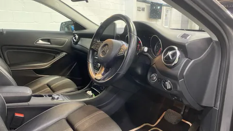 MERCEDES-BENZ GLA GLA 180 Urban Edition Auto