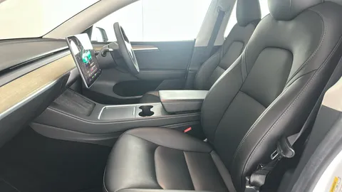 Tesla                     Model Y Long Range AWD Auto