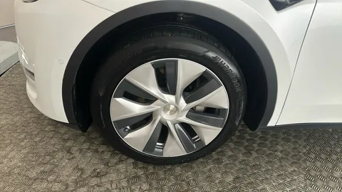 Tesla                     Model Y Long Range AWD Auto