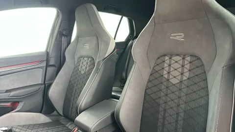 VOLKSWAGEN GOLF 1.5 TSI R-Line