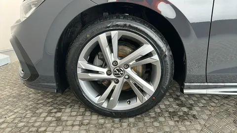 VOLKSWAGEN GOLF 1.5 TSI R-Line