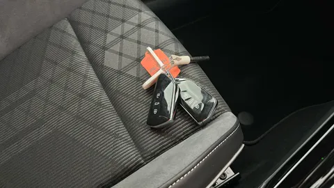 VOLKSWAGEN GOLF 1.5 TSI R-Line