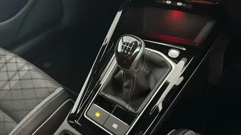 VOLKSWAGEN GOLF 1.5 TSI R-Line