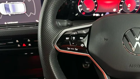 VOLKSWAGEN GOLF 1.5 TSI R-Line