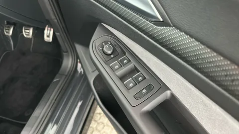 VOLKSWAGEN GOLF 1.5 TSI R-Line