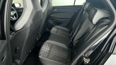 Volkswagen Golf 1.5 eTSI 150 R-Line DSG