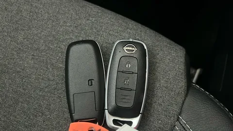 Nissan Qashqai 1.3 DiG-T MH 158 N-Connecta [Glass Rf] Xtronic