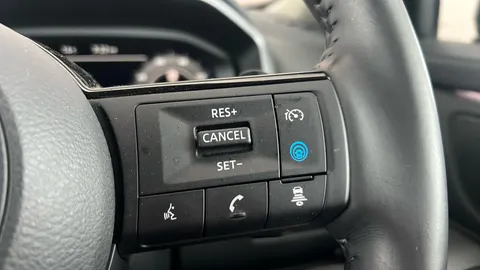 Nissan Qashqai 1.3 DiG-T MH 158 N-Connecta [Glass Rf] Xtronic