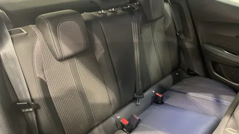 PEUGEOT 2008 1.2 PureTech 130 GT EAT8