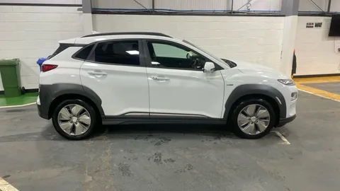 HYUNDAI KONA 150kW Premium 64kWh Auto