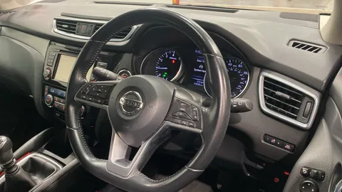 Nissan Qashqai 1.3 DiG-T N-Connecta 5dr