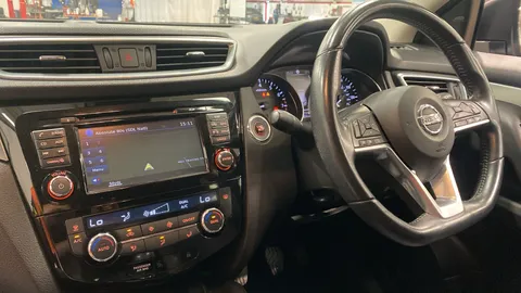 Nissan Qashqai 1.3 DiG-T N-Connecta 5dr