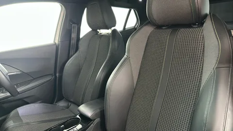 Peugeot 2008 1.2 PureTech 130 GT EAT8