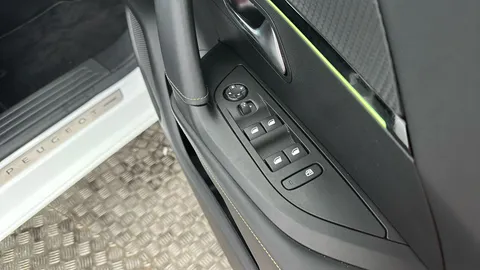 Peugeot 2008 1.2 PureTech 130 GT EAT8