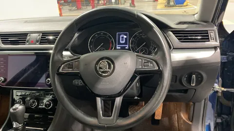 Škoda Superb 1.5 TSI SE DSG