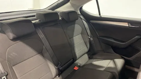 Škoda Superb 1.5 TSI SE DSG