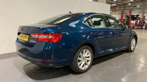 Škoda Superb 1.5 TSI SE DSG