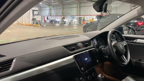 Škoda Superb 1.5 TSI SE DSG