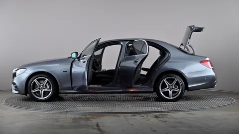 MERCEDES-BENZ E CLASS E300de AMG Line Premium 9G-Tronic