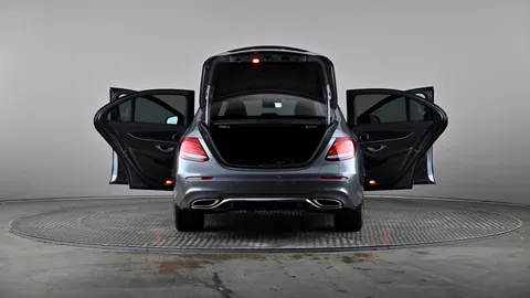 MERCEDES-BENZ E CLASS E300de AMG Line Premium 9G-Tronic