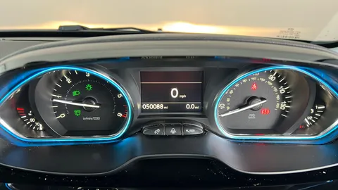 Peugeot 2008 1.5 BlueHDi 100 Allure Premium [5 Speed]