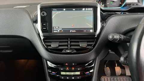 Peugeot 2008 1.5 BlueHDi 100 Allure Premium [5 Speed]