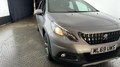 Peugeot 2008 1.5 BlueHDi 100 Allure Premium [5 Speed]