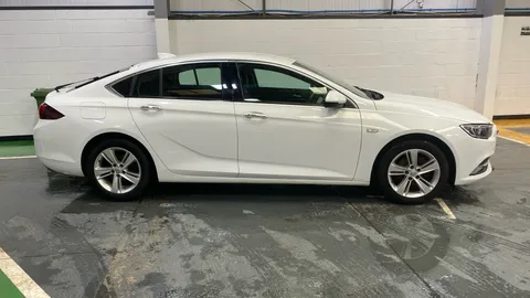 VAUXHALL INSIGNIA DIESEL GRAND SPORT 1.6 Turbo D ecoTec Tech Line Nav