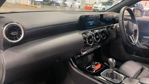 MERCEDES-BENZ A CLASS A200 Sport