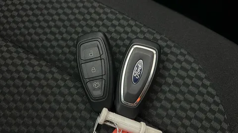 FORD PUMA 1.0 EcoBoost Hybrid mHEV ST-Line