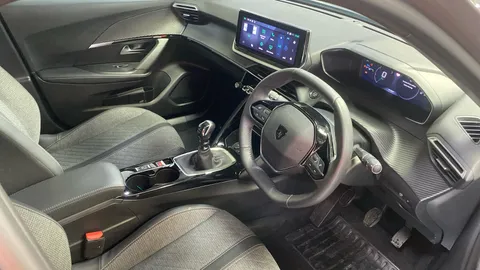 PEUGEOT 2008 1.2 PureTech 130 Allure