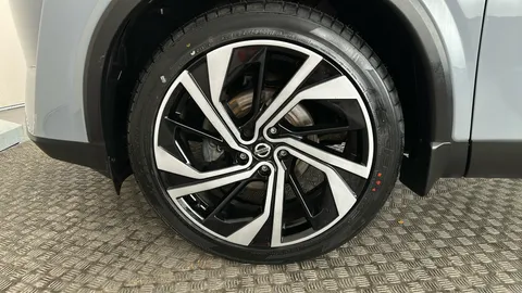 NISSAN QASHQAI 1.3 DiG-T MH 158 Tekna+ Xtronic