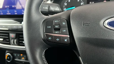 Ford Puma 1.0 EcoBoost Hybrid mHEV 155 Titanium