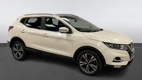 Nissan Qashqai 1.5 dCi 115 N-Connecta 5dr [Glass Roof Pack]