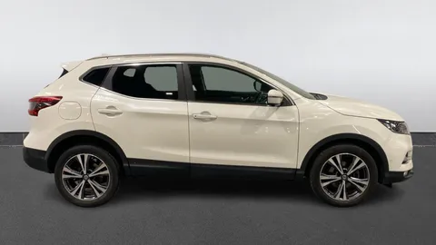 Nissan Qashqai 1.5 dCi 115 N-Connecta 5dr [Glass Roof Pack]
