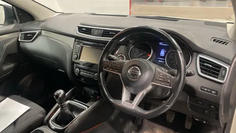 Nissan Qashqai 1.5 dCi 115 N-Connecta 5dr [Glass Roof Pack]