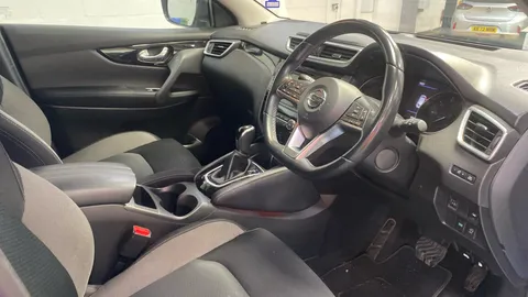 Nissan Qashqai 1.3 DiG-T 160 [157] N-Connecta DCT Glass Roof