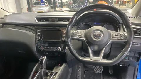 Nissan Qashqai 1.3 DiG-T 160 [157] N-Connecta DCT Glass Roof