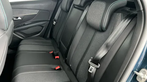 Peugeot 3008 1.5 BlueHDi Allure Premium+ EAT8