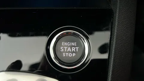 Peugeot 3008 1.5 BlueHDi Allure Premium+ EAT8