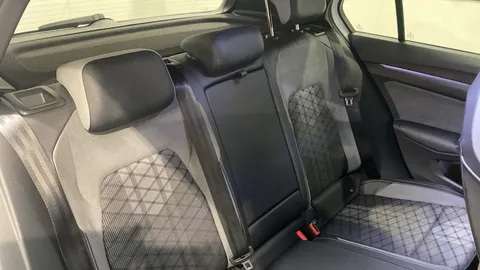 VOLKSWAGEN GOLF 1.5 TSI 150 R-Line