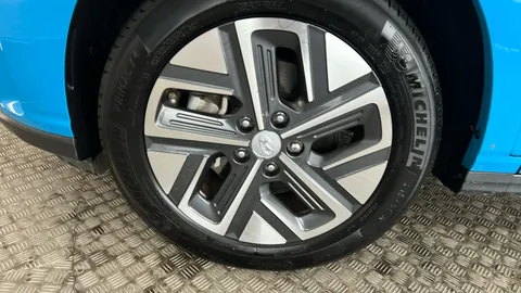 HYUNDAI KONA 150kW Premium 64kWh Auto
